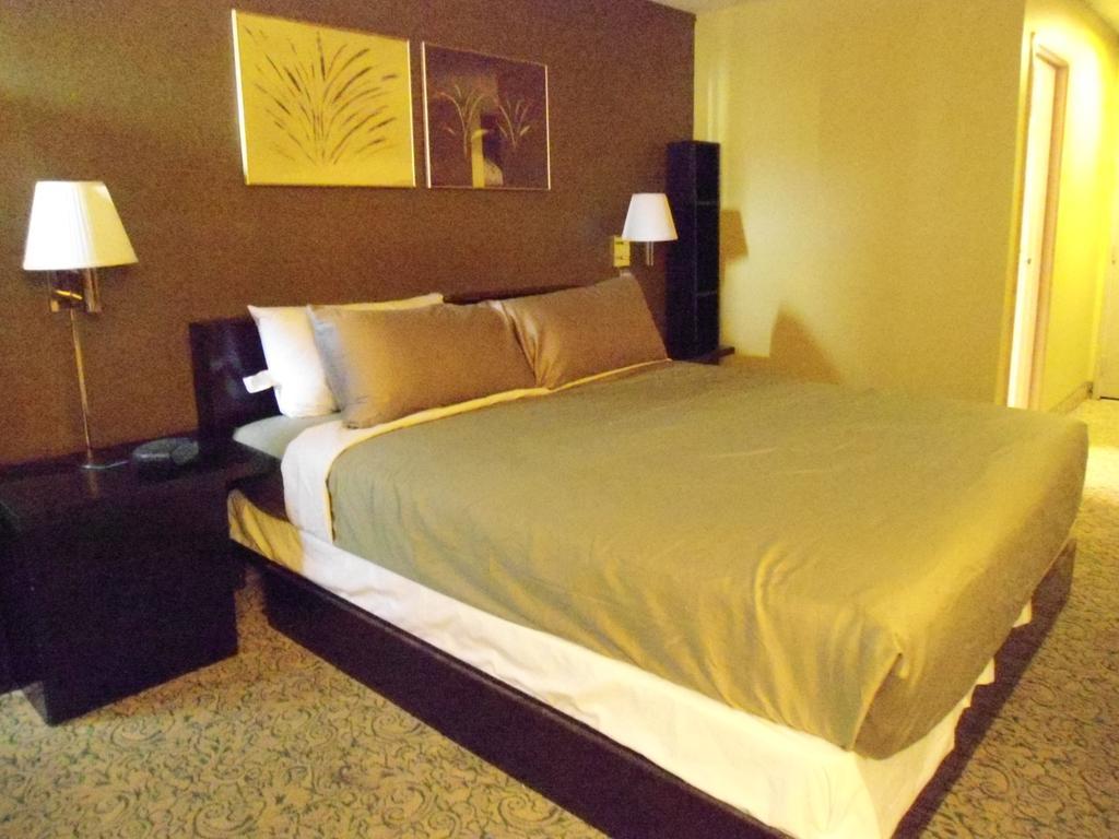 Claremont Hotel Las Vegas Room photo