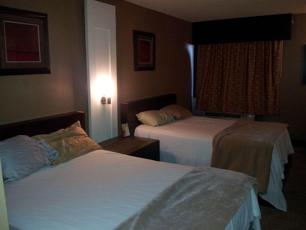 Claremont Hotel Las Vegas Room photo